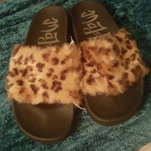 Mad Love House Slippers size 8